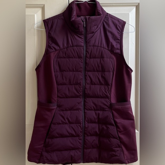 🍒LULULEMON DOWN FOR IT ALL VEST sz 10 Jacket CASSIS Burgundy